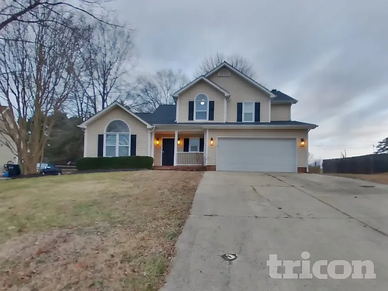 2501 Haybrook Ln — Photo 2