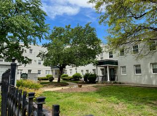 912 Barnaby St SE APT 103, Washington, DC 20032
