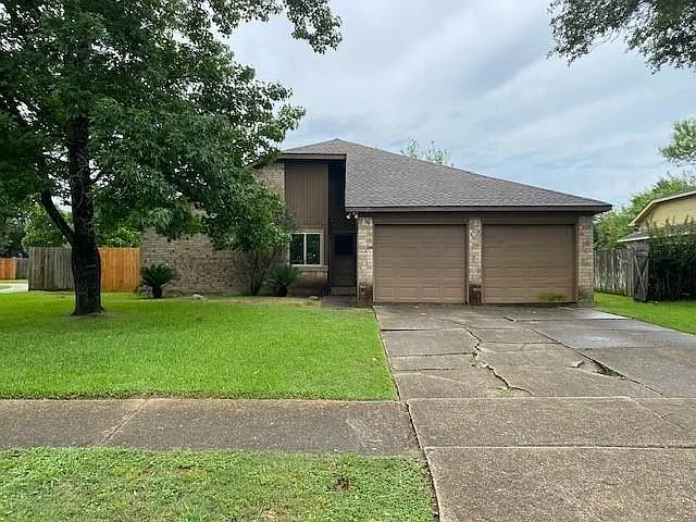 523 Gleneagles Dr — Photo 1