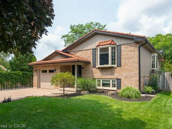 154 Ambleside Ct, Waterloo, ON N2K 3E3