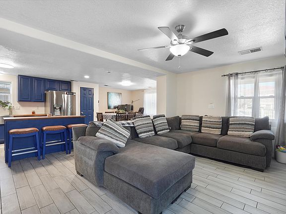 5th image of 524 Aztec Rd NW