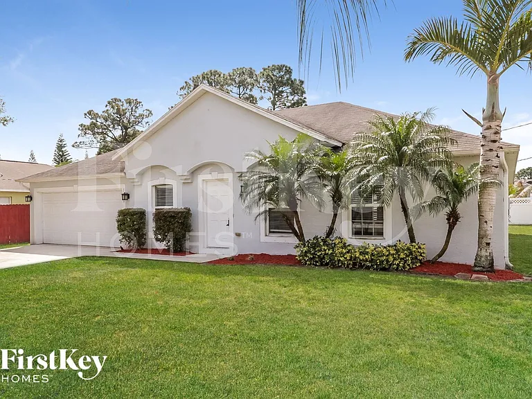 1438 SW Paar Dr — Photo 3