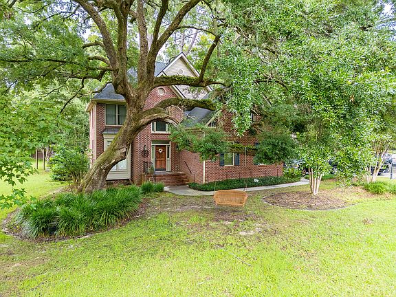 3rd image of 101 Riverwood Ln