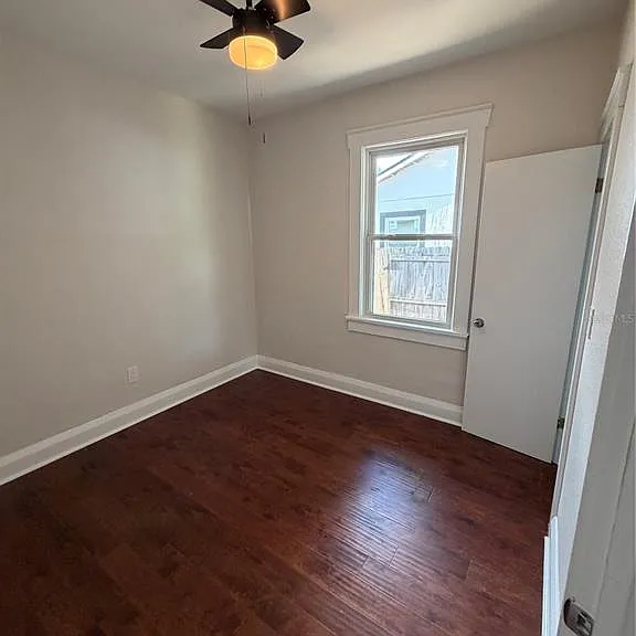 919 W Plymouth St — Photo 17