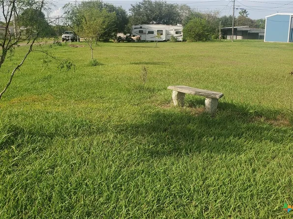 610 W Washington Ave, Seadrift, TX 77983