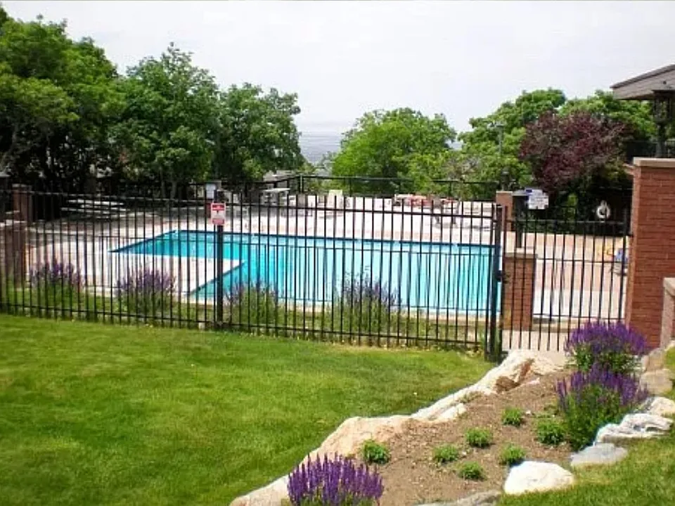 1340 Ridgewood Ln