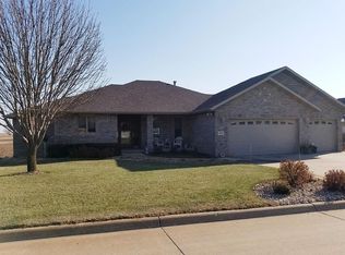 836 Springbrook Dr, Hinton, IA 51024