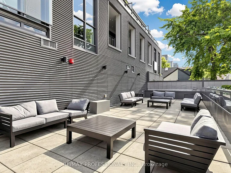 90 Niagara St #311 — Photo 25