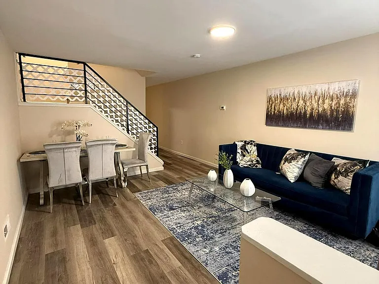 1028 E North Ave — Photo 3