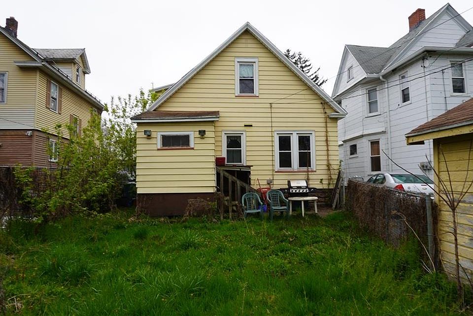2nd image of 72 Linnet St