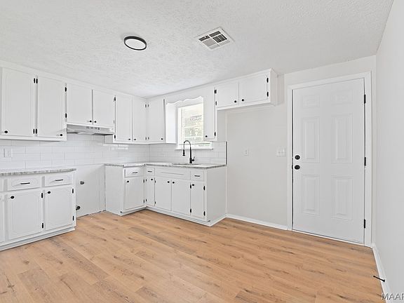 5th image of 104 White Oak Dr