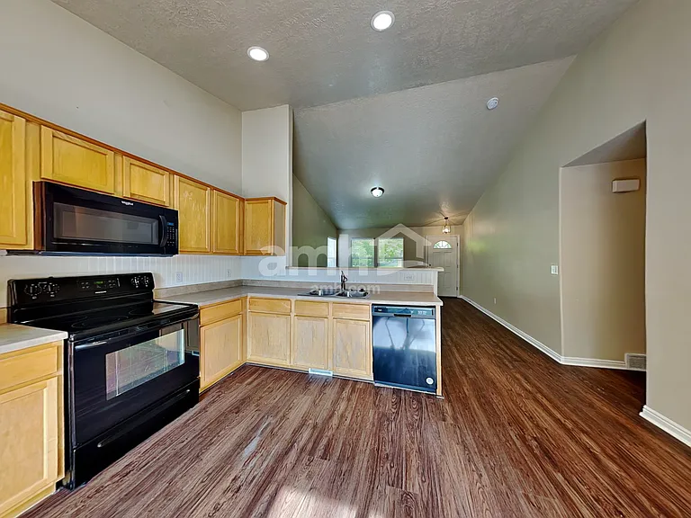 7128 N Kiowa Pkwy — Photo 4