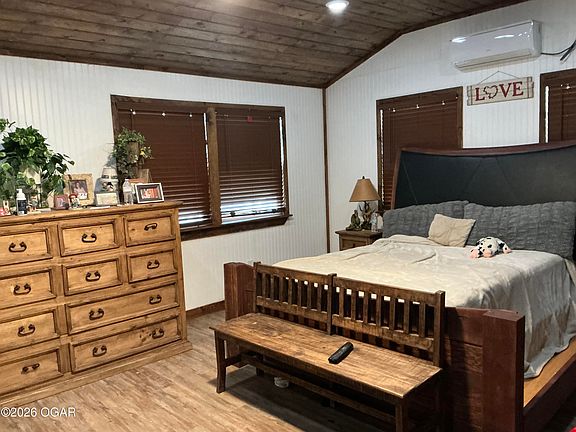 4th image of 102 N Kings Hwy