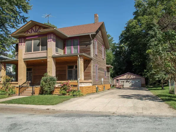 323 3rd Ave NE, Waverly, IA 50677