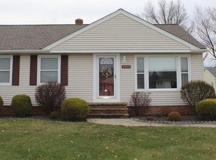 29418 Vinewood Dr, Wickliffe, OH 44092