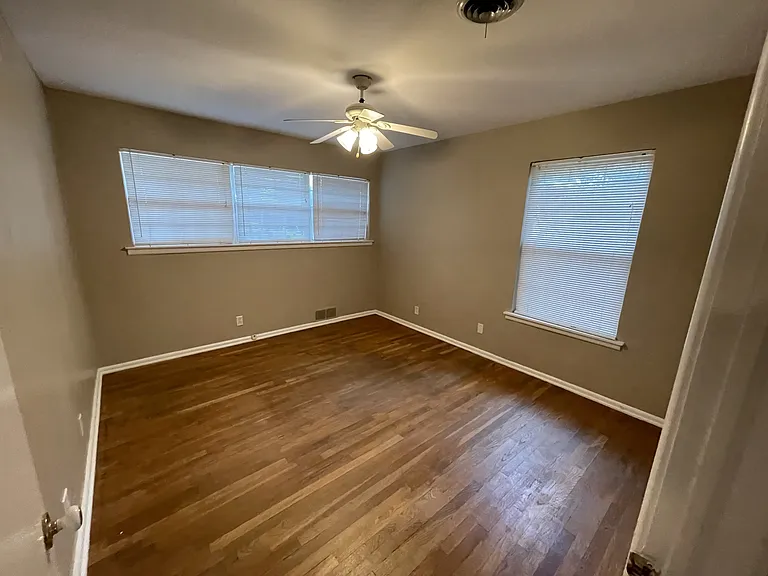 1419 Linden Dr — Photo 9