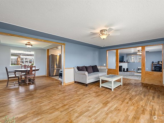 5th image of 606 S Broadway Street
