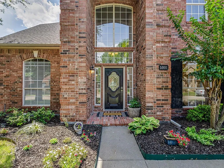 5901 Norfolk Ln — Photo 2