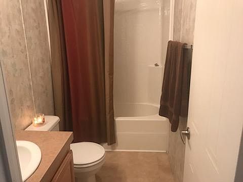5th image of 201 W Rosewood Dr