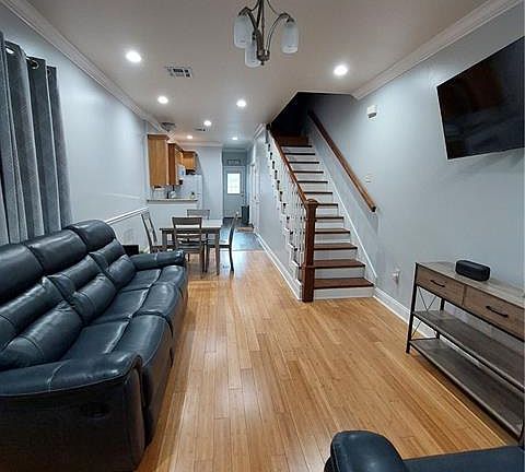 2nd image of 2324 Louisiana Ave