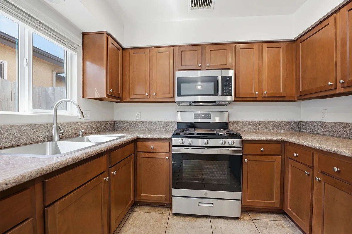 Building Photo - 1012 Fern Ave #C