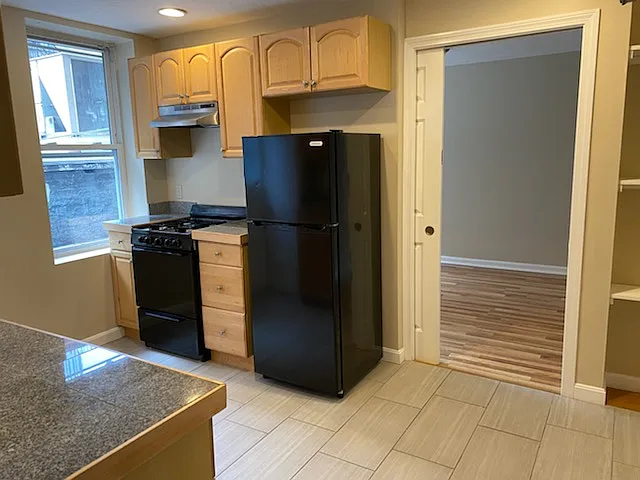 220 Hanover St #5 — Photo 14