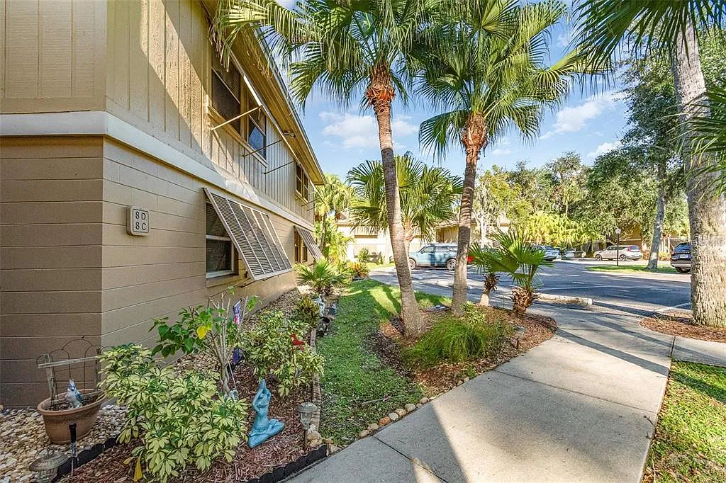 2 bed, 2.0 bath, 897 sqft, $1,300 — Photo 3