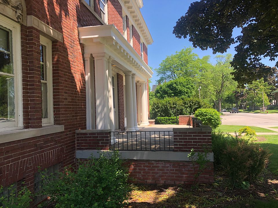 Front Entrance on Maryland Ave.
