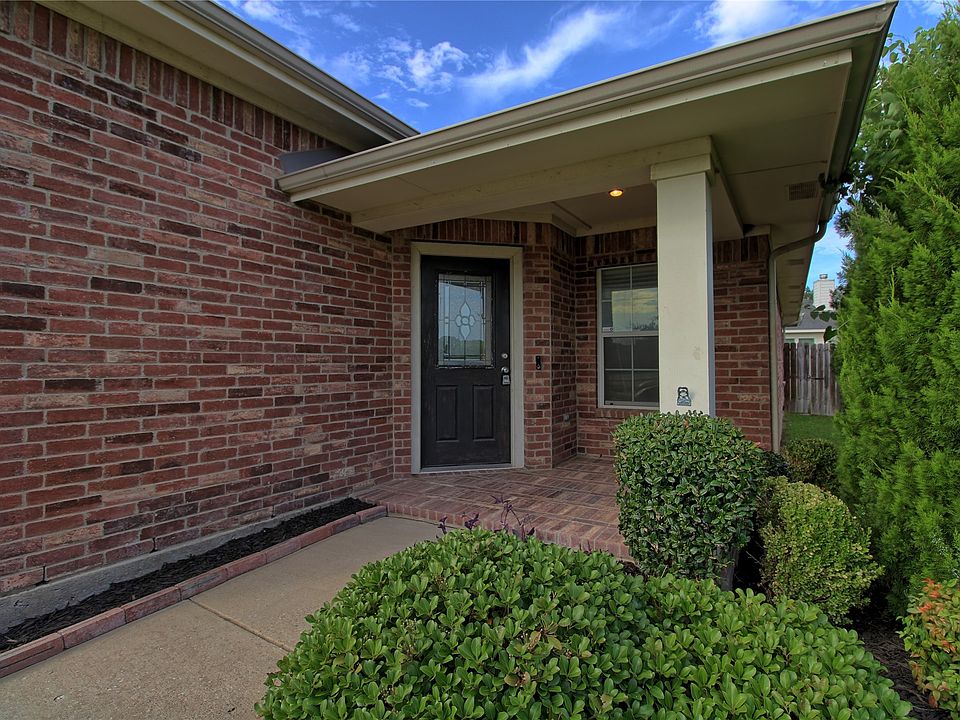 1st image of 1304 Luckenbach Dr