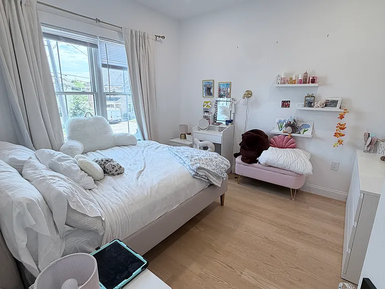 15 Emerald St #1 — Photo 4