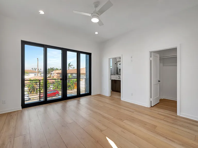 109 Daisy Ave #4 — Photo 41