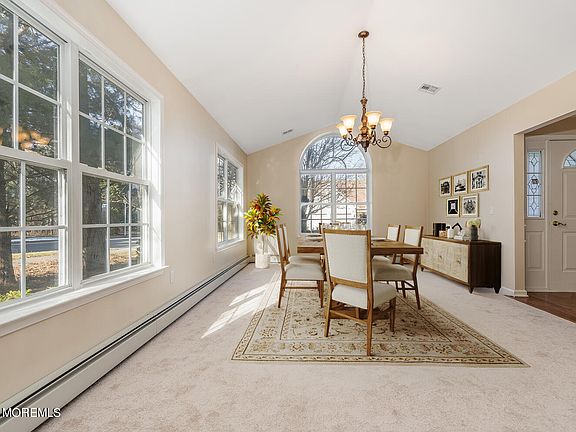 3rd image of 2 Holly Court