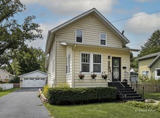 9 Center St, Algonquin, IL 60102