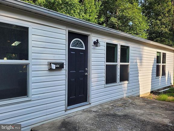 2nd image of 821A Liberty Dr