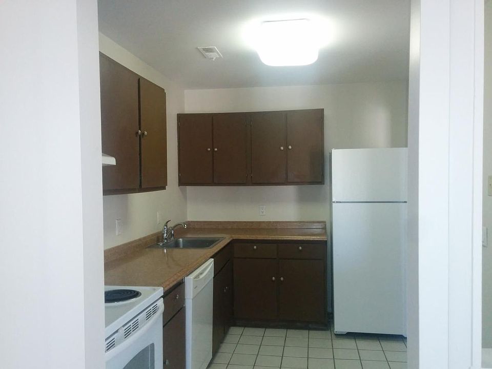 2nd image of 32005 W Twelve Mile Rd Floor 3