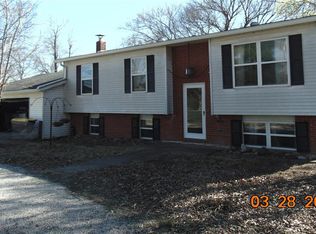 8711 Seven Hills Dr, Alton, IL 62002