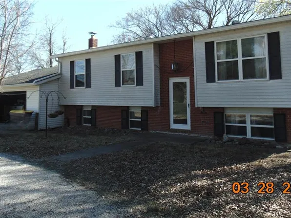 8711 Seven Hills Dr, Alton, IL 62002