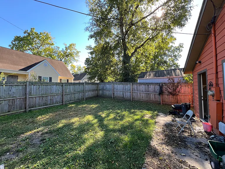 1420 Wallace St — Photo 5