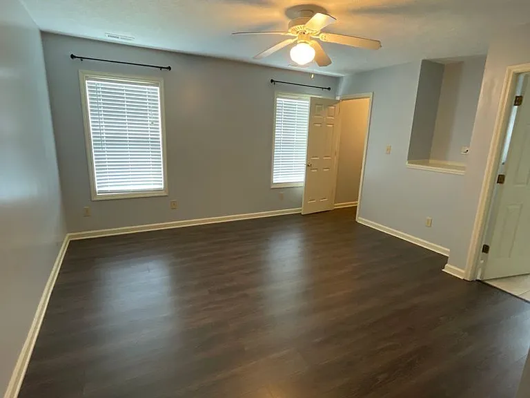1016 Locust Ct — Photo 18