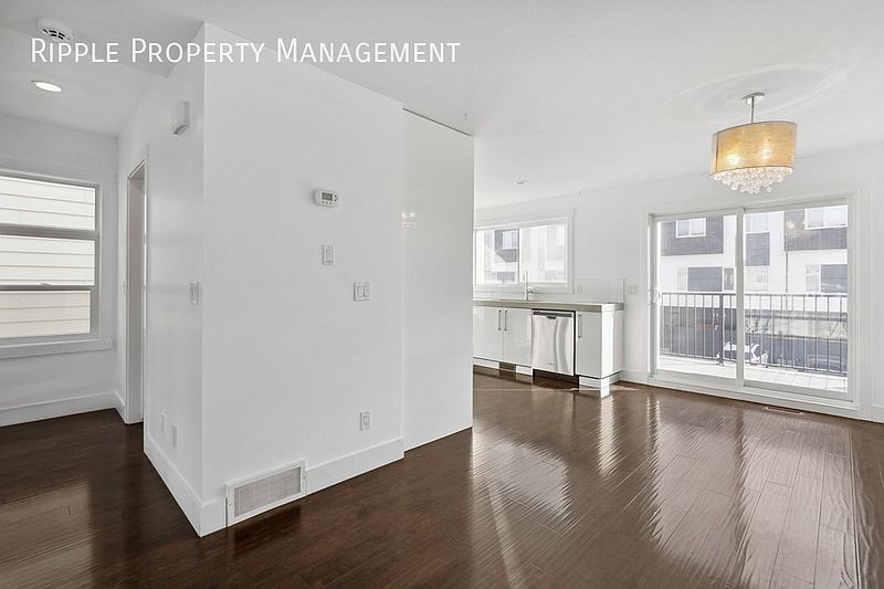 Airdrie Townhouse for rent - 3 Bedrooms — photo 2