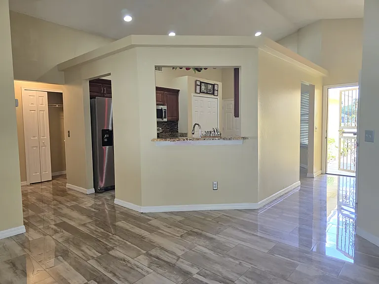 5025 Foxcroft Ct — Photo 9
