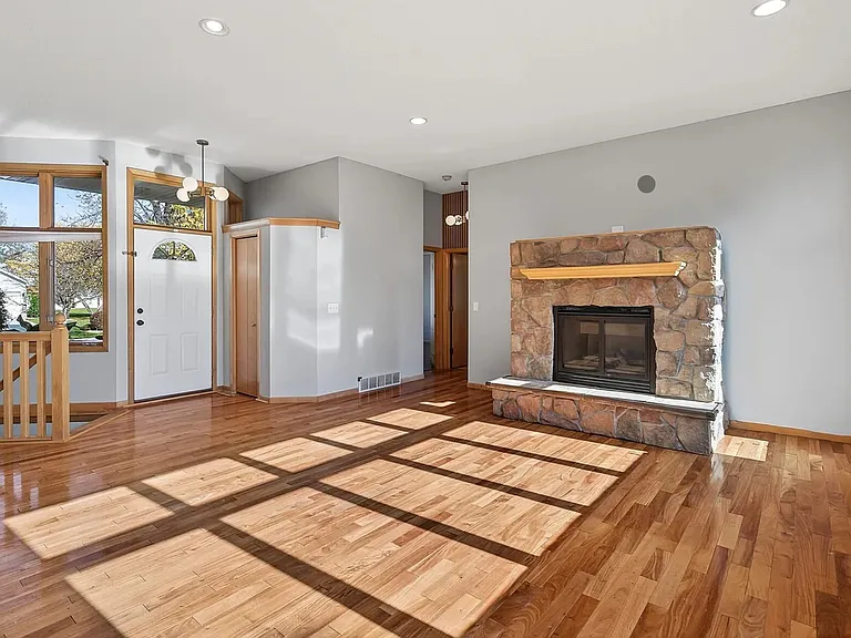 9149 Cambridge Ave N — Photo 27