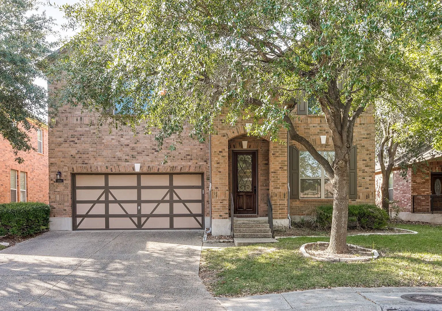 3-Bedroom In Woods Of Alon — Photo 1