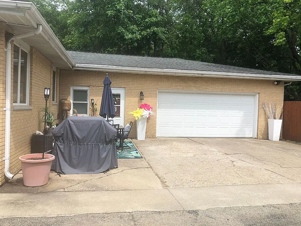 House -Breezeway & Garage