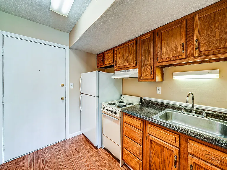 Bloomfield Apartments — Photo 20