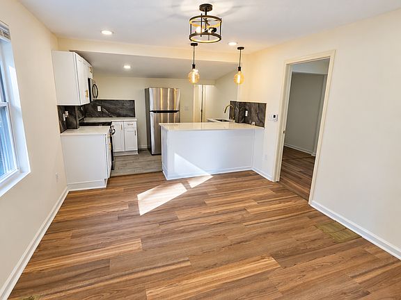 5th image of 804 S Cedar Ave