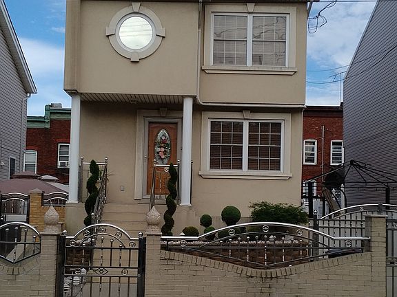 2nd image of 27 Bush Ave