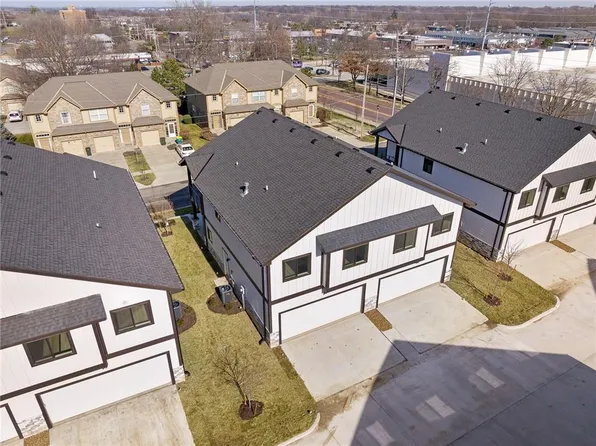 9905 W 88th St, Overland Park, KS 66212