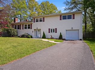 12 Emerald Ct, Clark Twp., NJ 07066