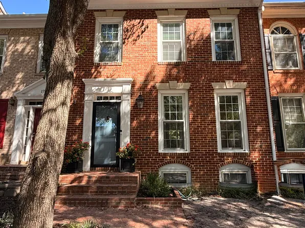 1733 Dogwood Dr, Alexandria, VA 22302